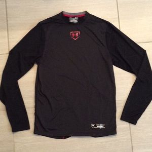 UNDER ARMOUR long sleeve athletic shirt